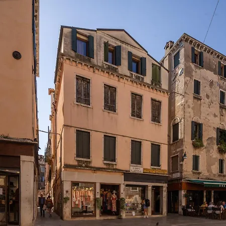 Apartamento Sant'aponal Cozy With Balcony R&r