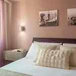 Διαμέρισμα Sant'aponal Cozy With Balcony R&r Βενετία