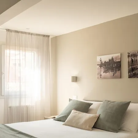 Sant'aponal Cozy With Balcony R&r Apartment Venice