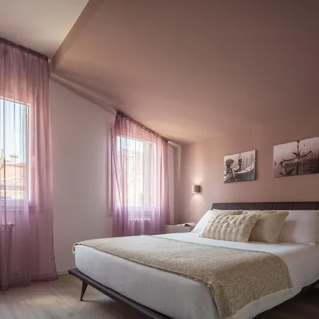 Sant'aponal Cozy With Balcony R&r شقة *