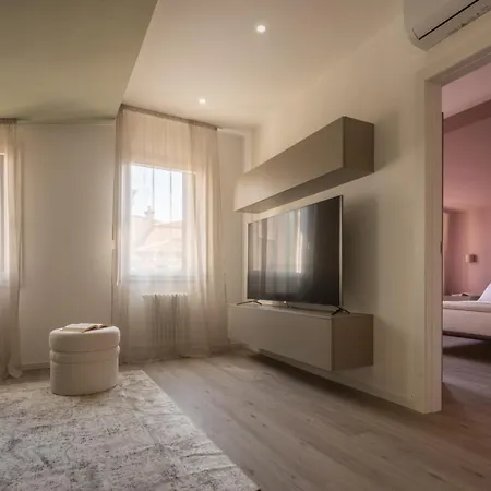 Sant'aponal Cozy With Balcony R&r شقة البندقية