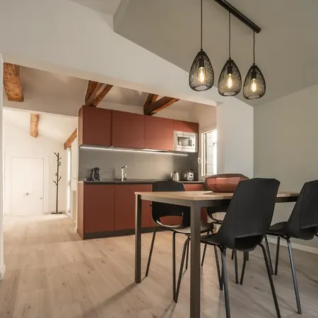 شقة Sant'aponal Cozy With Balcony R&r *