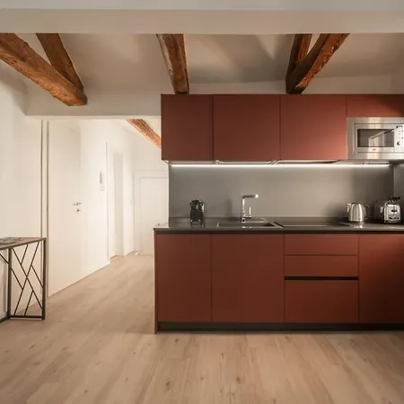 Sant'aponal Cozy With Balcony R&r Διαμέρισμα *