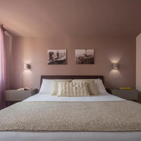 شقة Sant'aponal Cozy With Balcony R&r *