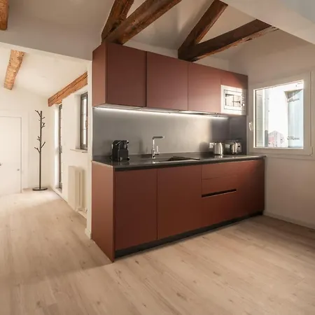 شقة Sant'aponal Cozy With Balcony R&r