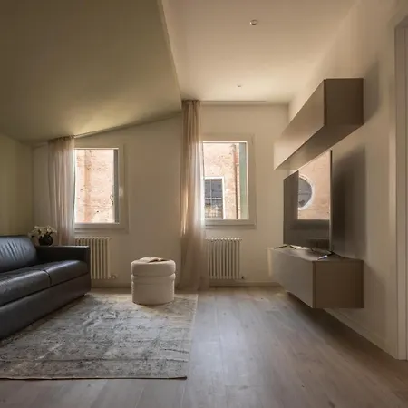 شقة Sant'aponal Cozy With Balcony R&r
