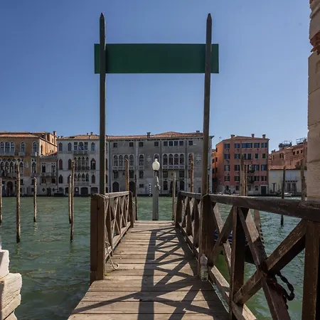 Sant'aponal Cozy With Balcony R&r Apartment Venice